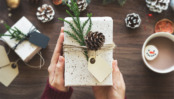 10 Housewarming Gift Ideas That Are Adorable and Practical