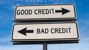 signs that says good credit to the right and bad credit to the left direction