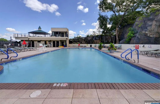 Amenities (12)