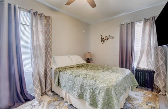 Bedroom-012-011-1334x1000