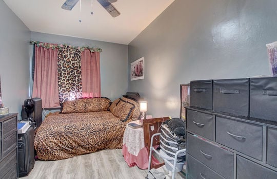 Bedroom-020-021-1334x1000