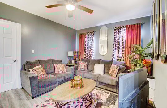 Living Room-015-014-1334x1000