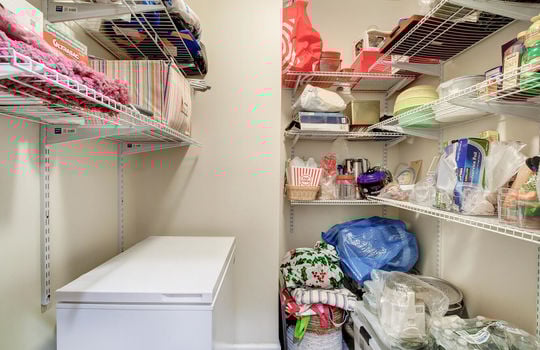 Pantry-010-020-1334x1000