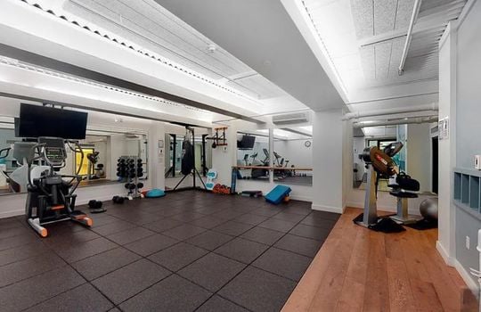 250 Gorge Rd. Cliffside Park 21B - 23