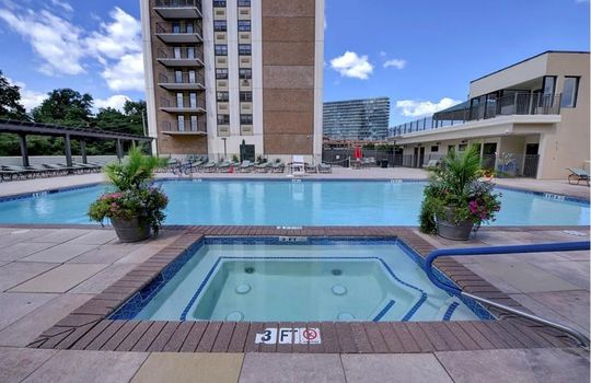 250 Gorge Rd. Cliffside Park 21B - 24