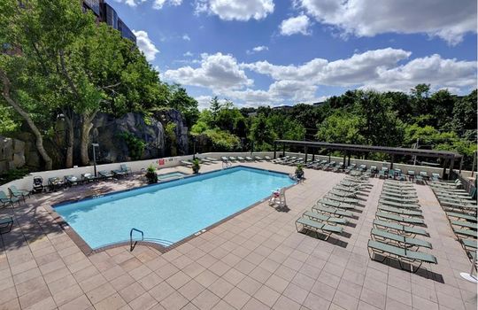 250 Gorge Rd. Cliffside Park 21B - 25