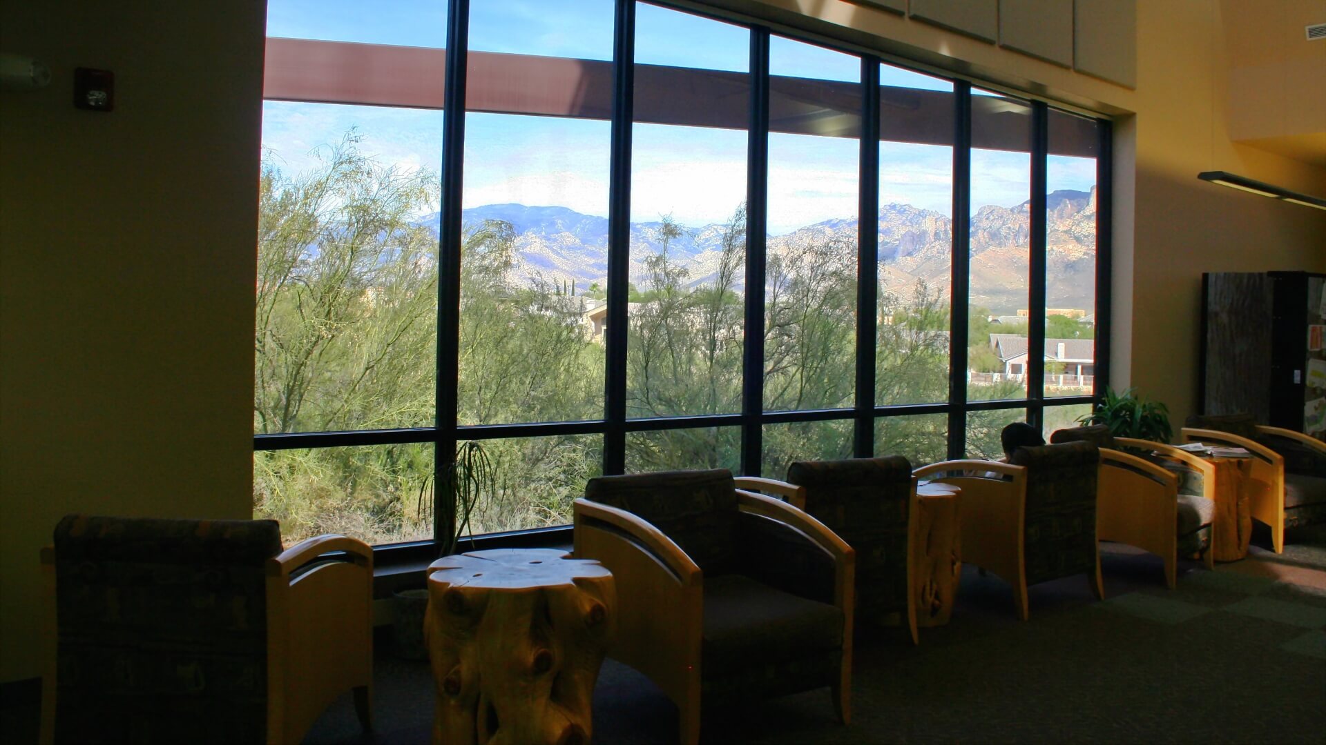 Sitting area with Mountain View at the Oro Valley public library(1)