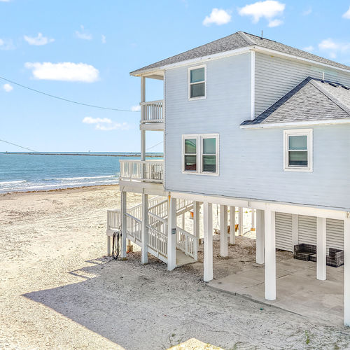 What Actually Sells Beach Houses in Surfside Beach Texas