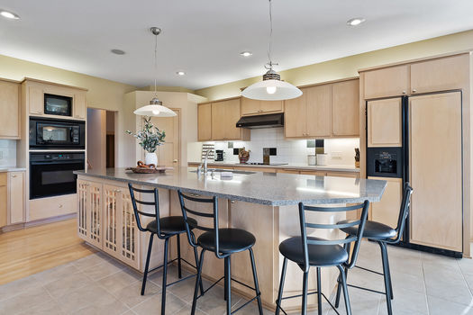 12_8942_Almquist12_mls