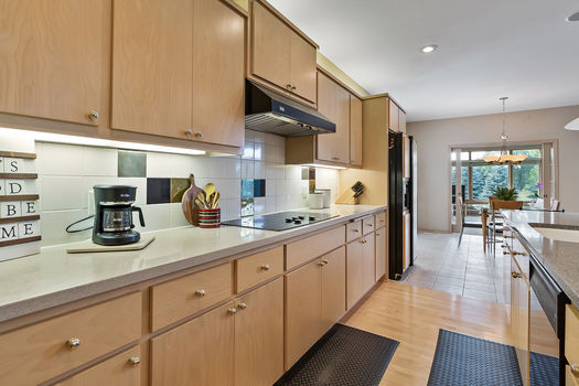 14_8942_Almquist14_mls