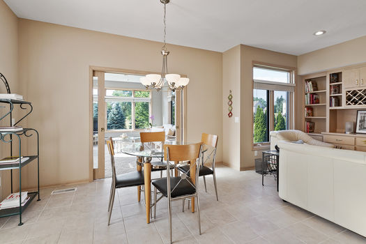 17_8942_Almquist17_mls