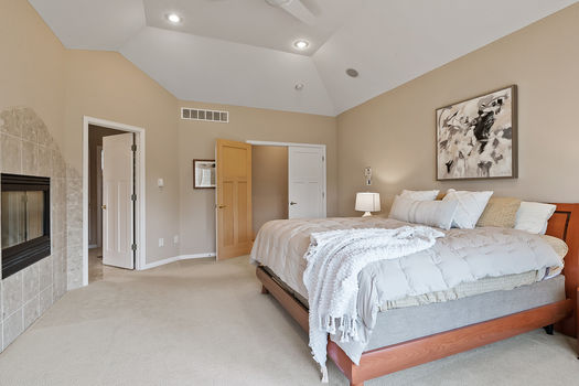 22_8942_Almquist22_mls