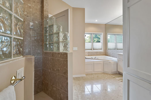 24_8942_Almquist24_mls