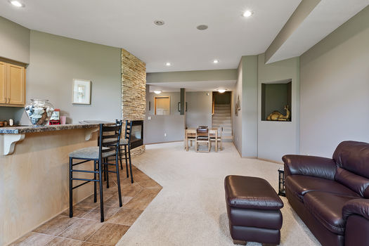 33_8942_Almquist33_mls