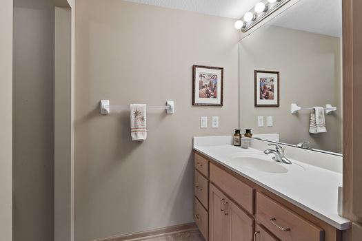 37_8942_Almquist37_mls