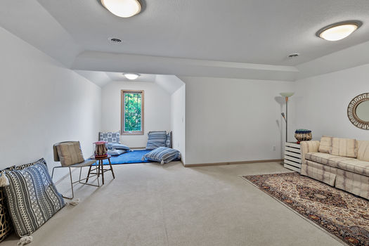 42_8942_Almquist42_mls