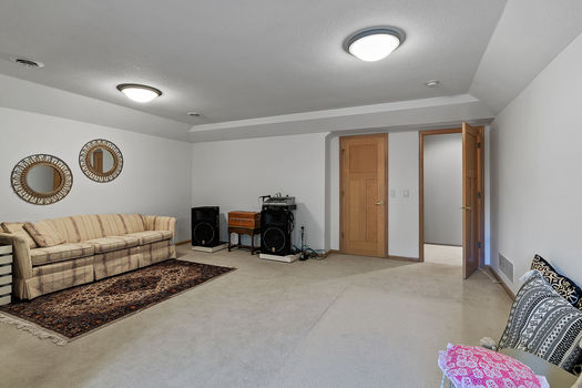 43_8942_Almquist43_mls