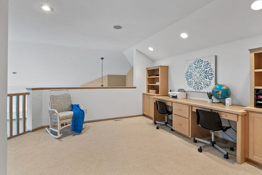 44_8942_Almquist44_mls