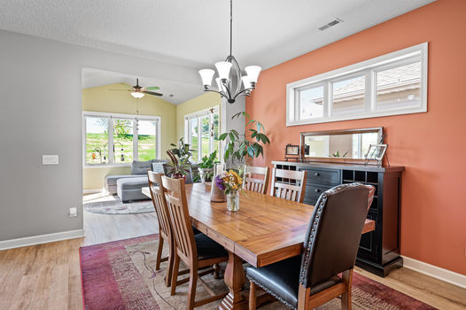 12_1005_Carriage12_mls