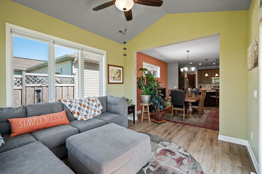 17_1005_Carriage17_mls