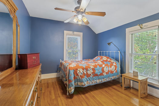 23_3213_Emerson23_mls