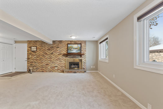 23_1081_Weston23_mls