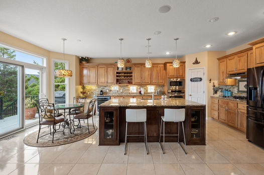 17_18637_Overland17_mls