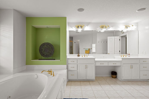 42_18637_Overland42_mls