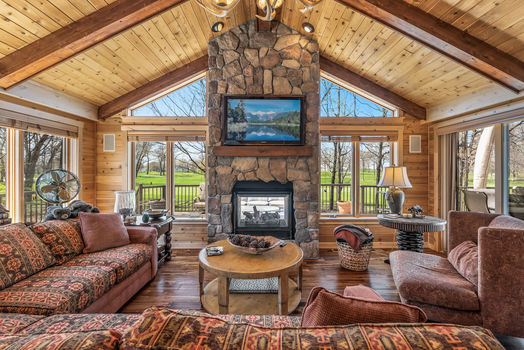 44_2890_Autumn_Woods44_mls