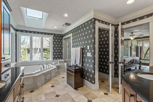 56_2890_Autumn_Woods56_mls