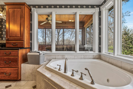 58_2890_Autumn_Woods58_mls