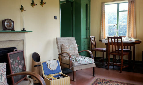 Temporary Decorations To Spruce Up Your Short-term &hellip;