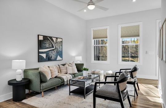 942 Spencer Ave Living