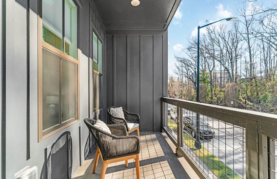 942 Spencer Ave Porch