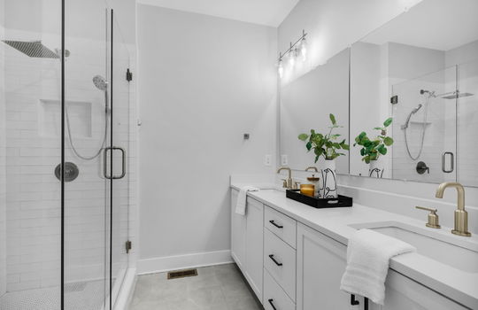 942 Spencer Ave Primary Bath