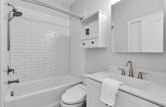 942 Spencer Ave Hall Bath