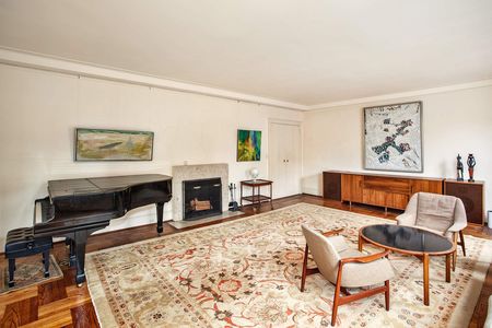 35C51424-0130-92FE-5B29-8D694C04F359_1800x1200