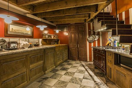 B940065C-E6AC-4974-99A2-B49545204ECE_1800x1200