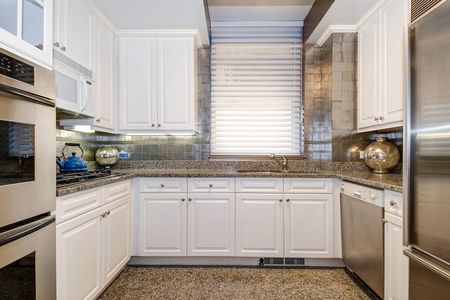 1178304f-444e-4db9-9f91-7b07b9c57159_1800x1200