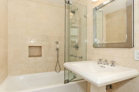 eed96a40-4331-47e2-ba83-215b9547e9bb_1800x1200