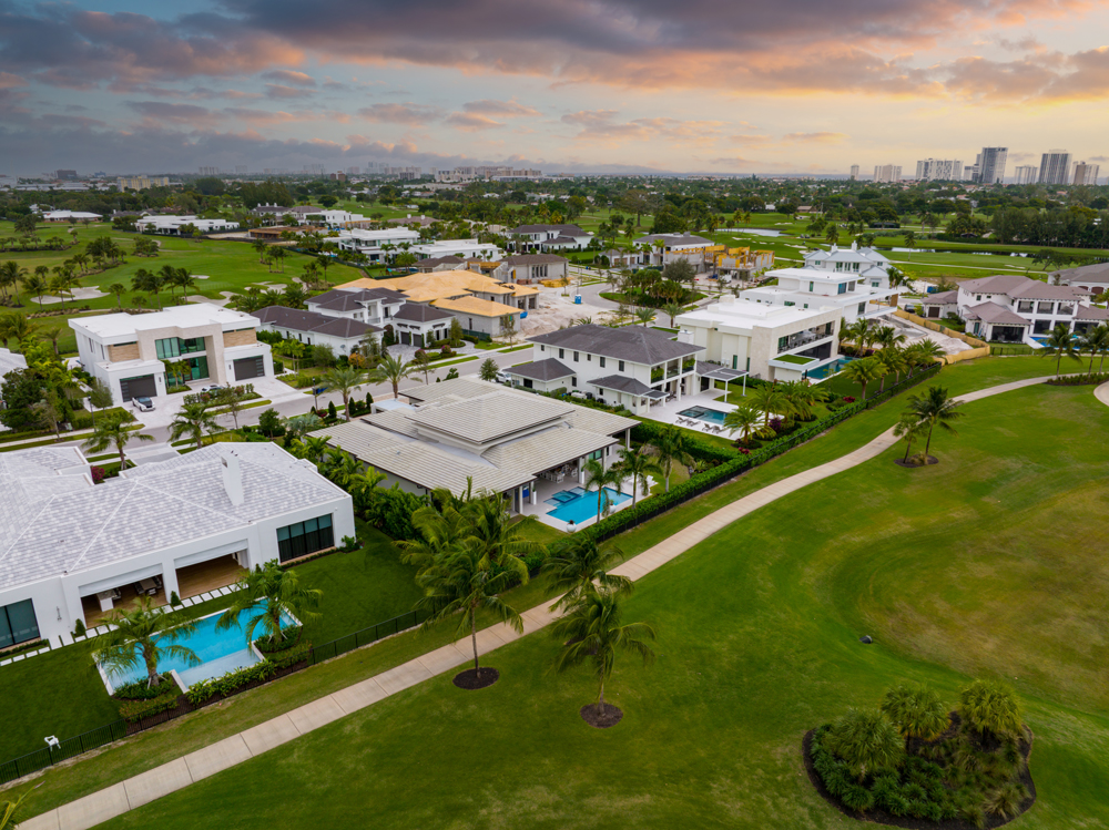 Luxury-mansion-on-a-golf-course-in-Fort-Lauderdale-FL