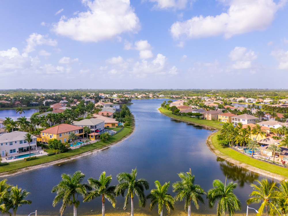 Upscale-neighborhoods-in-Wellington-Florida-USA