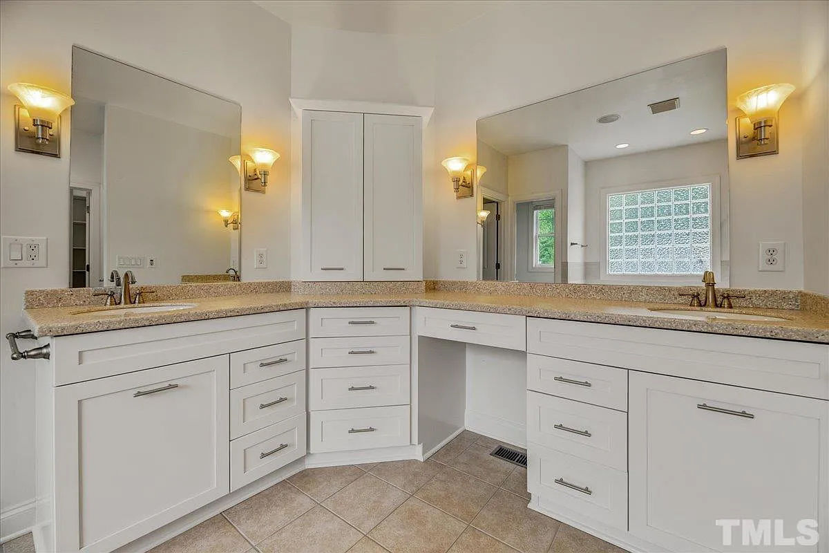 Caul-Group-1216-Shining-Water-Lane-32