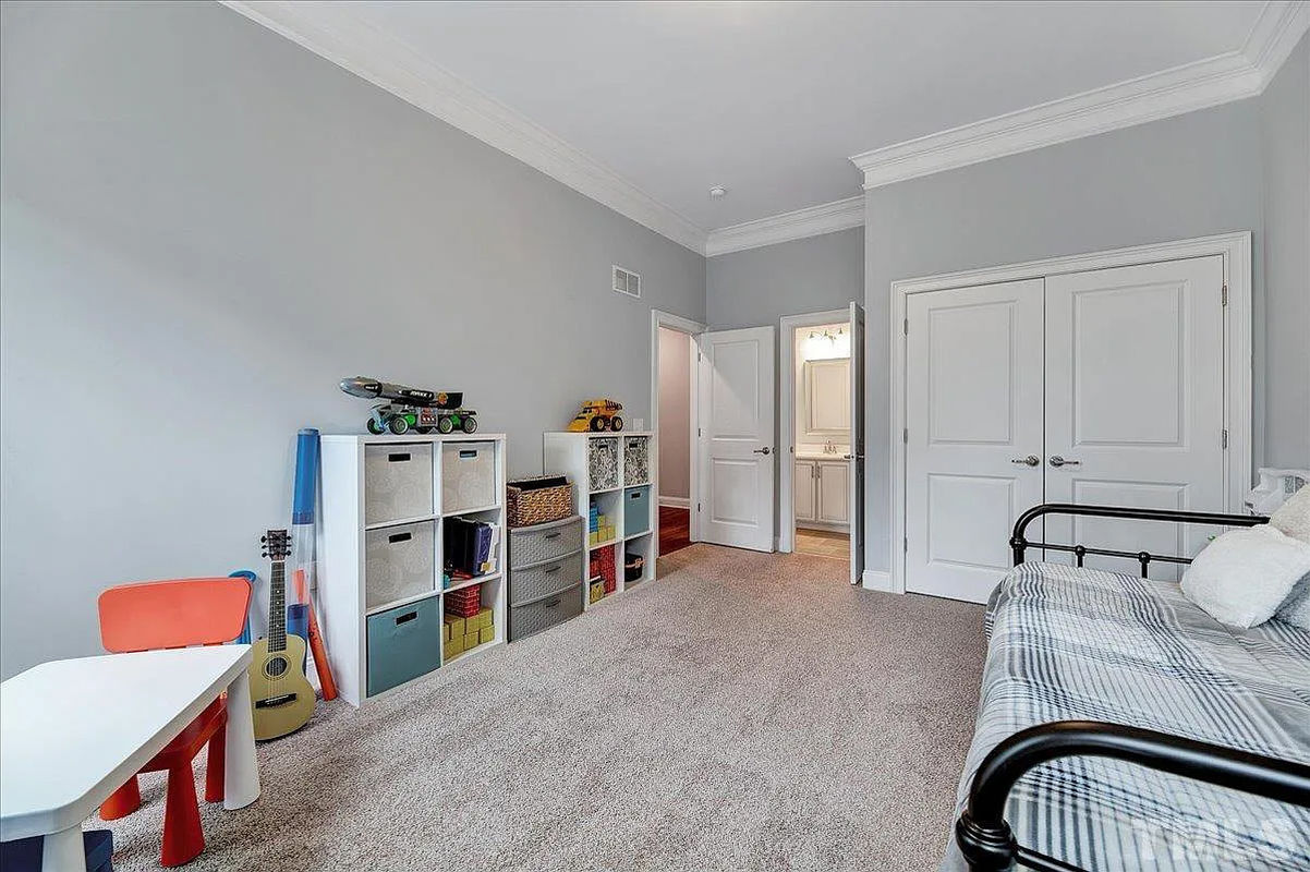 Caul-Group-2100-Vittorio-Lane-28