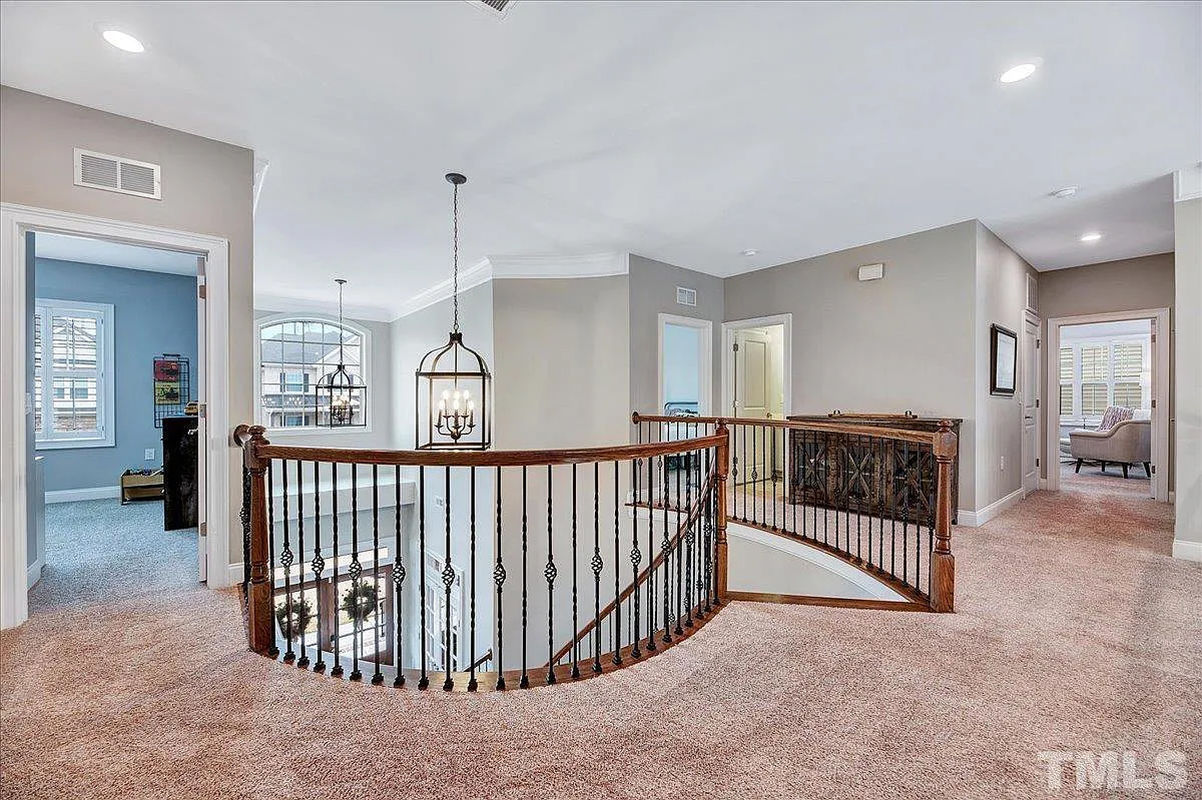 Caul-Group-2100-Vittorio-Lane-30