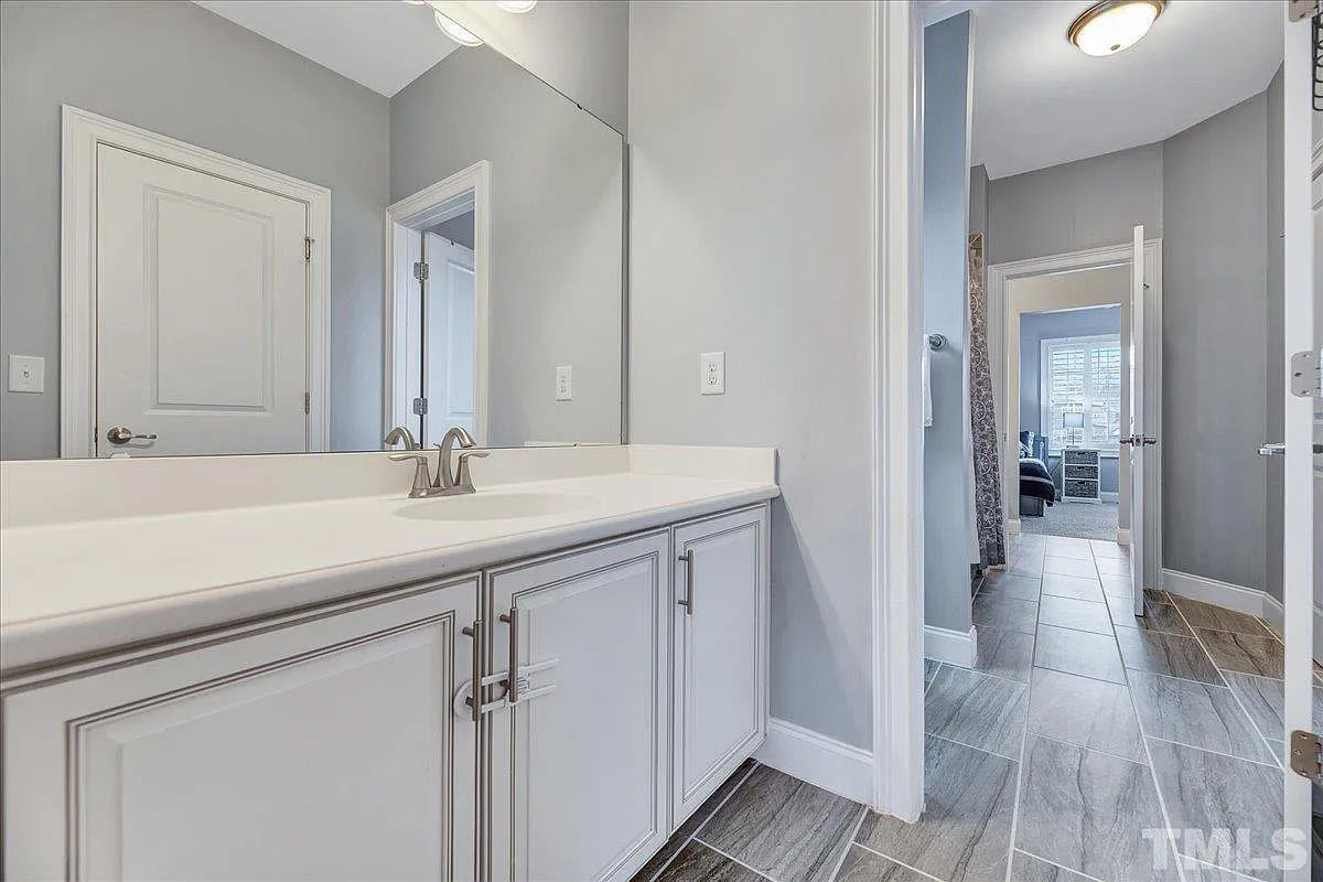 Caul-Group-2100-Vittorio-Lane-34