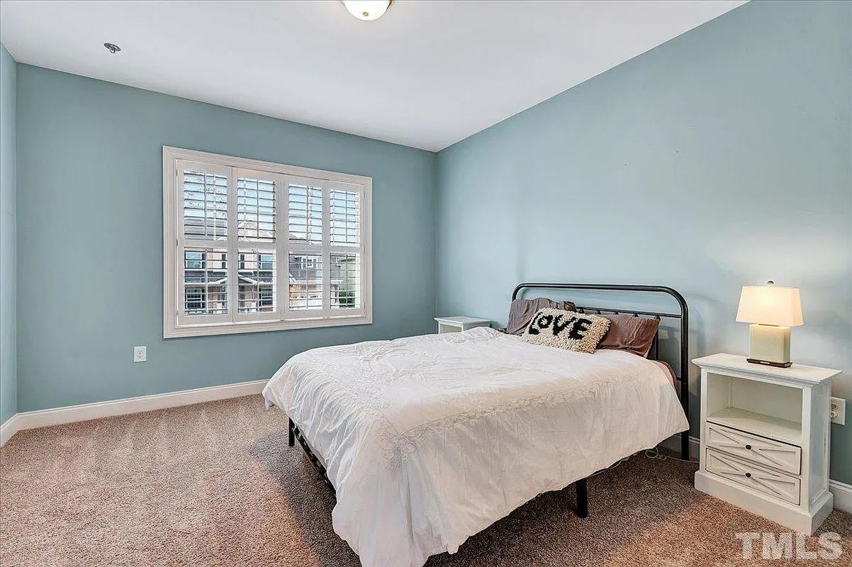 Caul-Group-2100-Vittorio-Lane-37