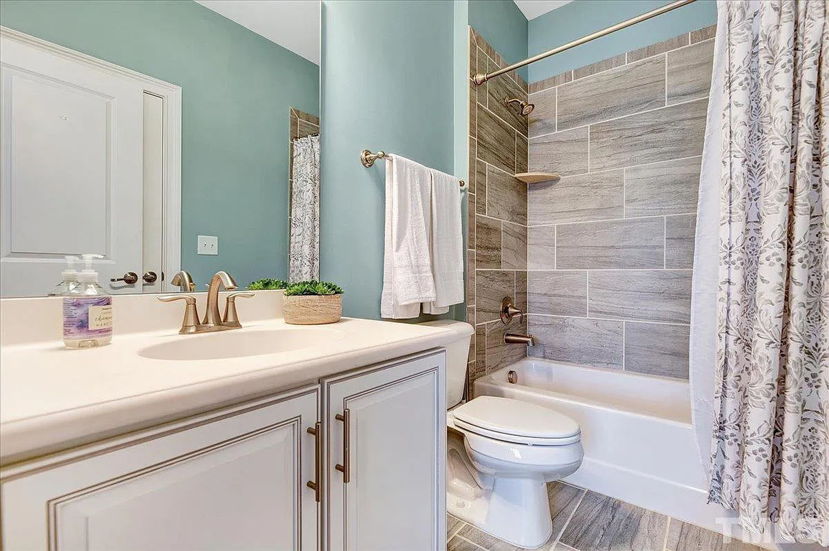 Caul-Group-2100-Vittorio-Lane-40