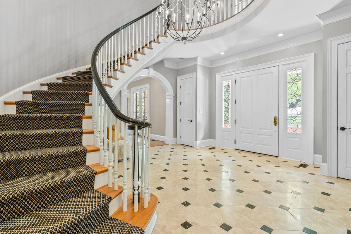 Caul Group-213 Devonbrook-03entry