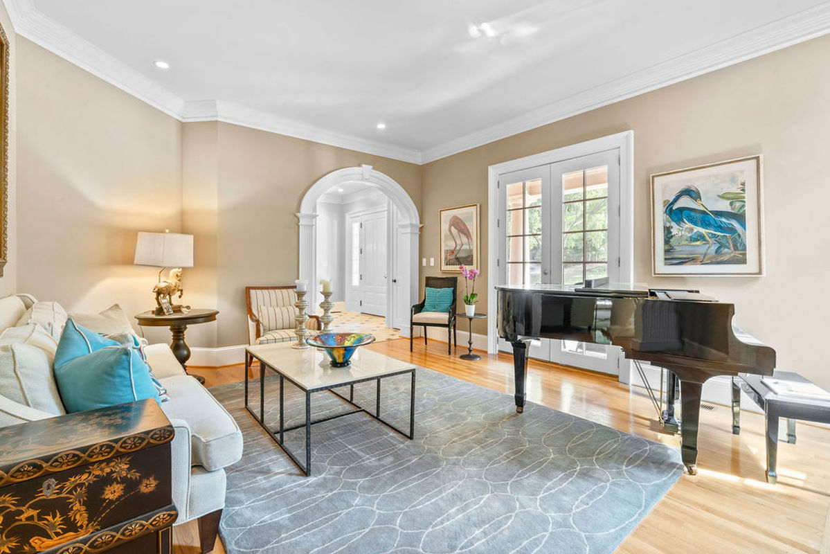 Caul Group-213 Devonbrook-05lounge